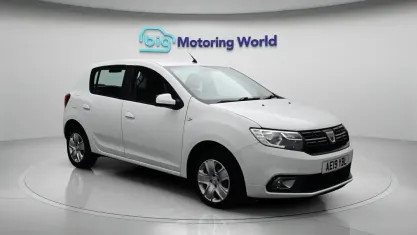 Used Dacia Sandero Comfort 73 HP (53 kW) 2019 White Hatchback