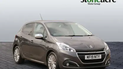 Used Peugeot 208 Signature Sky 82 HP (60 kW) 2019 Hatchback