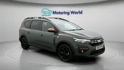 Used Dacia Jogger Extreme 141 HP (103 kW) 2024 Green MPV