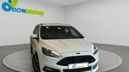 Used Ford Focus ST 185 HP (136 kW) 2015 White Hatchback