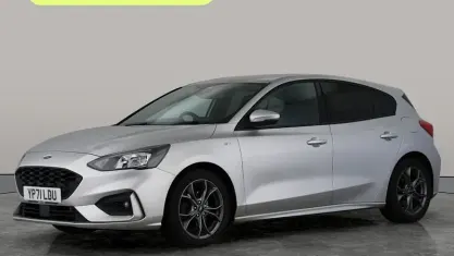 Używany Ford Focus ST-Line 125 KM (91 kW) 2021 Srebrny Hatchback