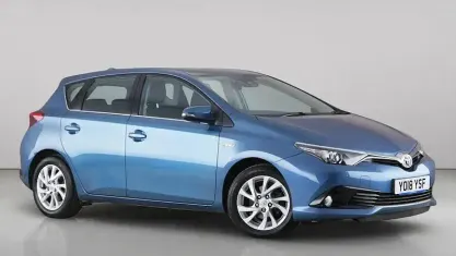 Used Toyota Auris Hybrid 136 HP (100 kW) 2018 Blue Hatchback