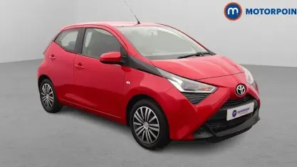 Used Toyota Aygo X-play 72 HP (52 kW) 2020 Red Hatchback
