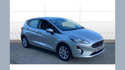 Używany Ford Fiesta Zetec 101 KM (74 kW) 2018 Srebrny Hatchback