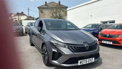Used Renault Clio Techno 90 HP (66 kW) 2026 Metallic  shadow grey  Hatchback