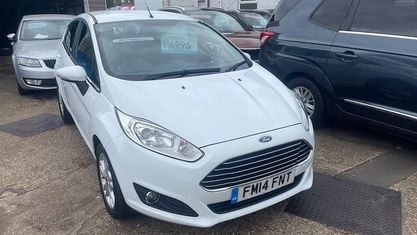 Używany Ford Fiesta Zetec 105 KM (77 kW) 2014 Biały Hatchback