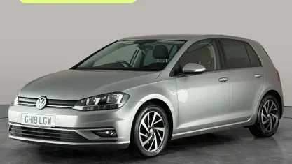 Używany VW Golf VII Match 131 KM (96 kW) 2019 Srebrny Hatchback