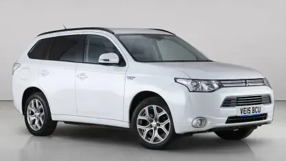 Used Mitsubishi Outlander P-HEV 121 HP (88 kW) 2015 White Estate