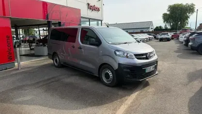 Käytetty Vauxhall Vivaro 100 kW (136 HP) 2022 Harmaa Tila-auto