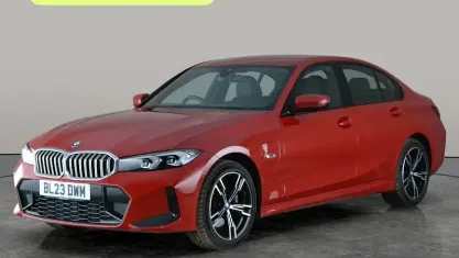 Usado BMW 330e M Sport 292 CV (214 kW) 2023 Rojo Berlina