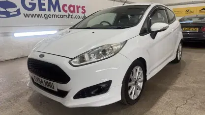 Used Ford Fiesta Zetec 125 HP (91 kW) 2015 White Hatchback