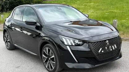 Używany Peugeot 208 GTi 102 KM (75 kW) 2022 Czarny Hatchback