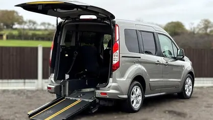Used 2018 Ford Tourneo Titanium Estate | £11,990 (Fair price)