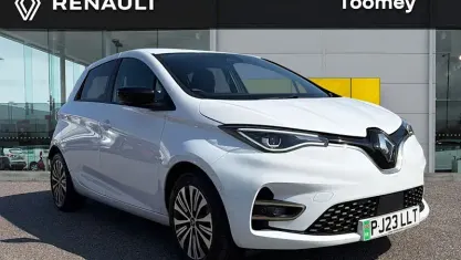 Used Renault Zoe Techno 100 kW (136 HP) 2023 White Hatchback