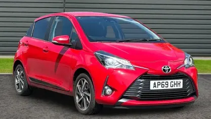 Used Toyota Yaris 111 HP (81 kW) 2019 Red Hatchback