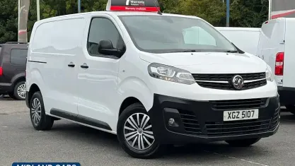 Used Vauxhall Vivaro 101 HP (74 kW) 2022 White MPV