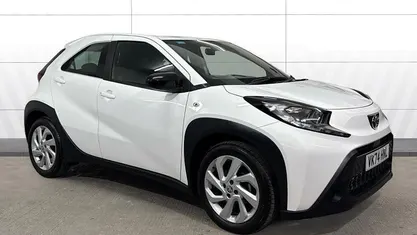 Used Toyota Aygo X PURE 72 HP (52 kW) 2024 White SUV