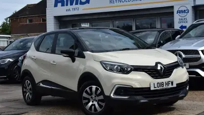 Used Renault Captur Play 90 HP (66 kW) 2018 White SUV