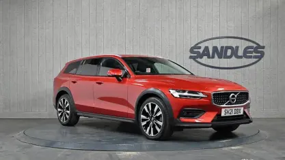 Usado Volvo V60 CC 250 HP (183 kW) 2021 Vermelho Carrinha