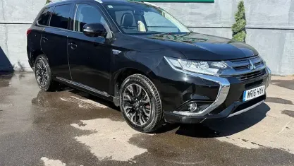 Used Mitsubishi Outlander P-HEV 203 HP (149 kW) 2016 Black SUV