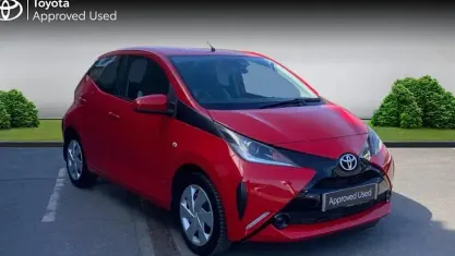 Used Toyota Aygo X-play 69 HP (50 kW) 2018 Red pop Hatchback