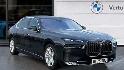 Begagnad BMW 750e Comfort Edition 489 HK (359 kW) 2024 Grå Sedan