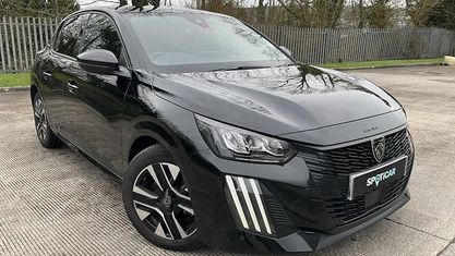 Używany Peugeot 208 Allure 101 KM (74 kW) 2024 Czarny Hatchback