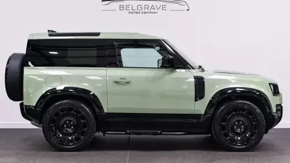 Usado Land Rover Defender 75th Limited Edition 300 HP (220 kW) 2023 Verde SUV
