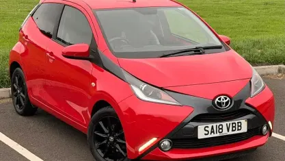 Used Toyota Aygo x-style 69 HP (50 kW) 2018 Red Hatchback