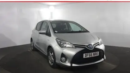 Used Toyota Yaris 101 HP (74 kW) 2016 Silver Hatchback