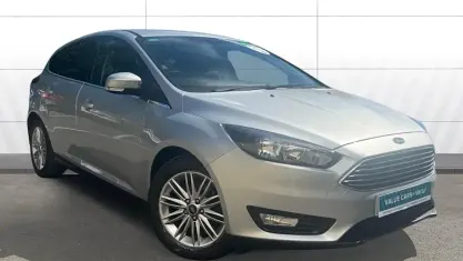 Used Ford Focus Zetec 125 HP (91 kW) 2017 Silver Hatchback