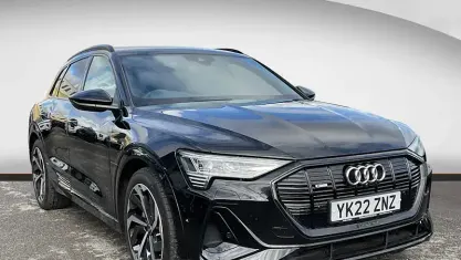 Usado Audi e-tron Black Edition 300 kW (408 CV) 2022 Negro SUV