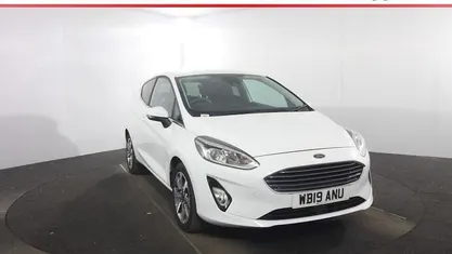 Used Ford Fiesta Zetec 101 HP (74 kW) 2019 White Hatchback