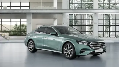 Novo Mercedes E200 Premium 204 HP (150 kW) 2025 Sedan