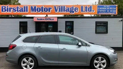 Used Vauxhall Astra SRi 116 HP (85 kW) 2012 Silver Estate