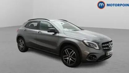 Käytetty Mercedes GLA180 Urban 122 HP (89 kW) 2019 Harmaa Katumaasturi