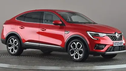 Begagnad Renault Arkana Version S 143 HK (105 kW) 2022 Röd SUV