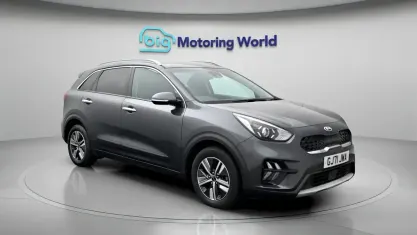 Używany Kia Niro 141 KM (103 kW) 2021 Szary SUV