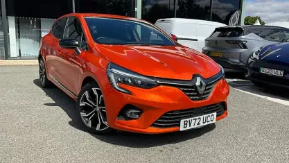 Used Renault Clio Techno 90 HP (66 kW) 2022 Orange Hatchback