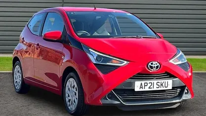 Used Toyota Aygo X-play 72 HP (52 kW) 2021 Hatchback