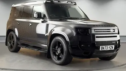 Używany Land Rover Defender HSE Dynamic 300 KM (220 kW) 2023 Szary SUV