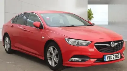 Used Vauxhall Insignia Sport 136 HP (100 kW) 2018 Red Hatchback