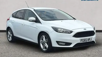 Used Ford Focus Zetec 100 HP (73 kW) 2017 White Hatchback