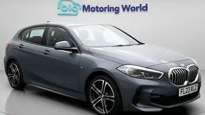 Begagnad BMW 118 M Sport 136 HK (100 kW) 2023 Grå Halvkombi