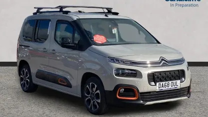Używany Citroën Berlingo Flair 129 KM (94 kW) 2019 Beżowy Minivan