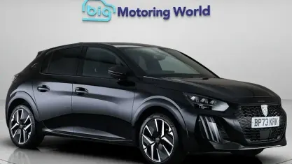 Käytetty Peugeot 208 GT 102 HP (75 kW) 2024 Musta Viistoperä