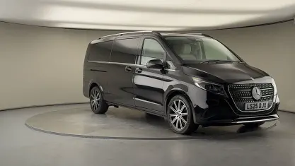 Begagnad Mercedes V220 Premium 163 HK (119 kW) 2025 Svart Minibuss