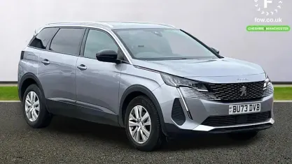 Usado Peugeot 5008 Active 131 HP (96 kW) 2024 Cinzento SUV