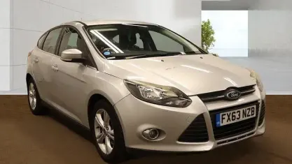 Used Ford Focus Zetec 125 HP (91 kW) 2013 Silver Hatchback