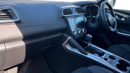 Begagnad Renault Kadjar Techno 140 HK (102 kW) 2022 Grå SUV